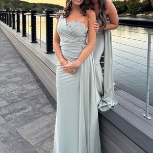 One shoulder gown